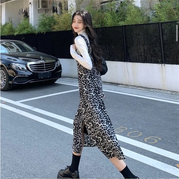 Grey and black leaped print midi dress - Picture 5 of 7